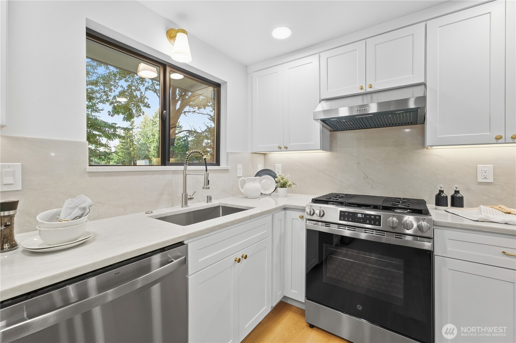 633 221st Street Property Photo 15