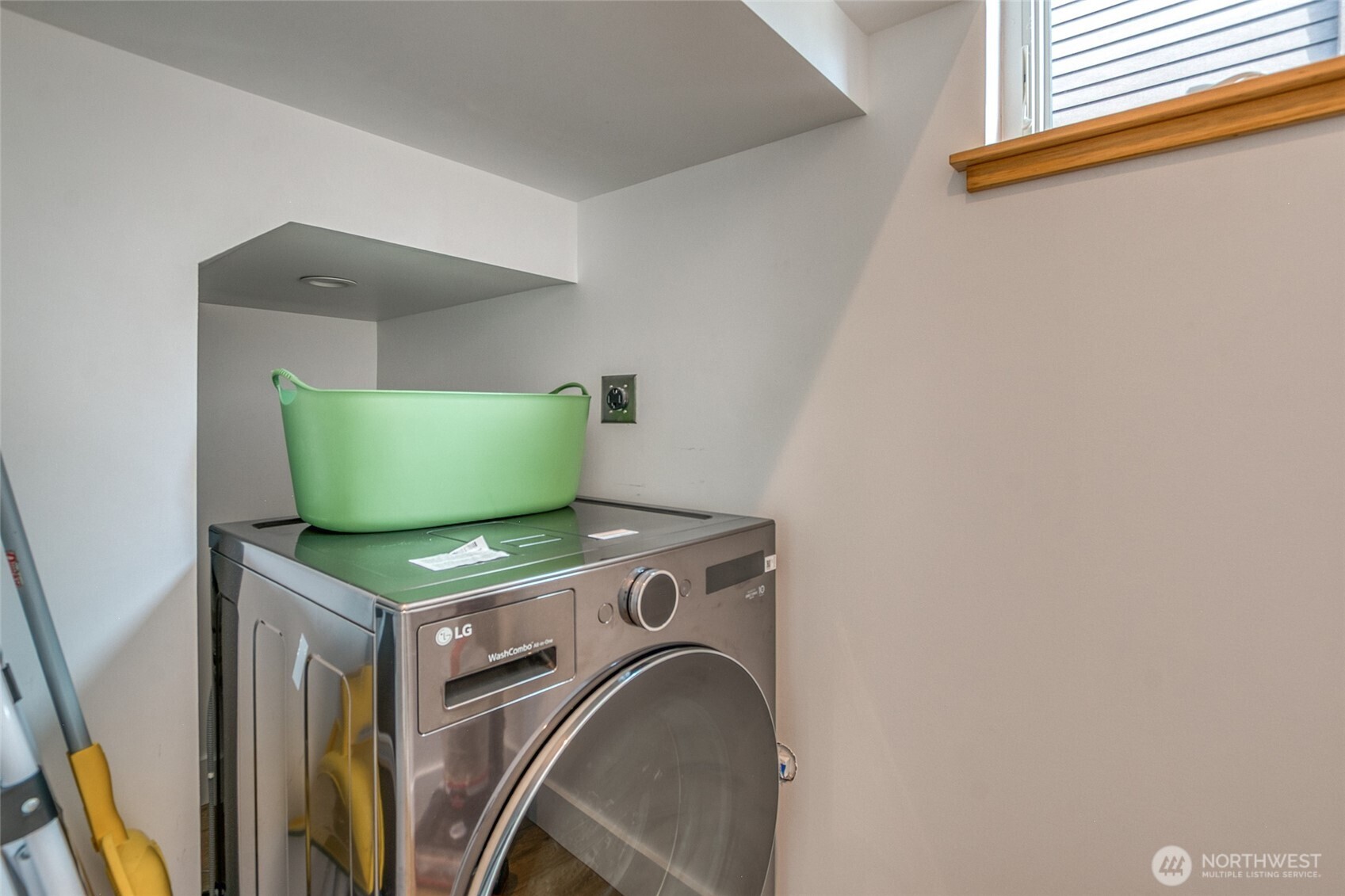 429 Pine Street B Property Photo 14