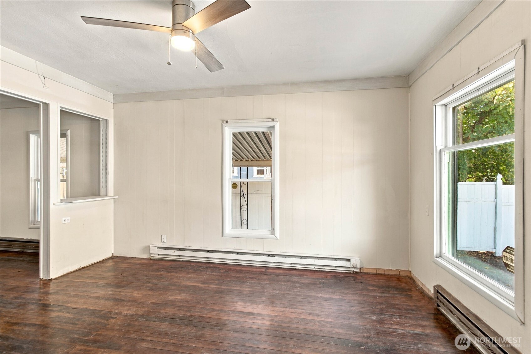 800 E Locust Property Photo 3