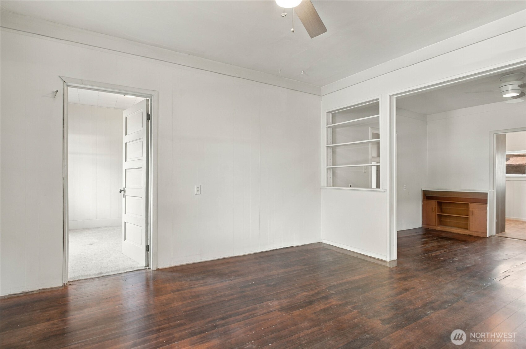 800 E Locust Property Photo 5