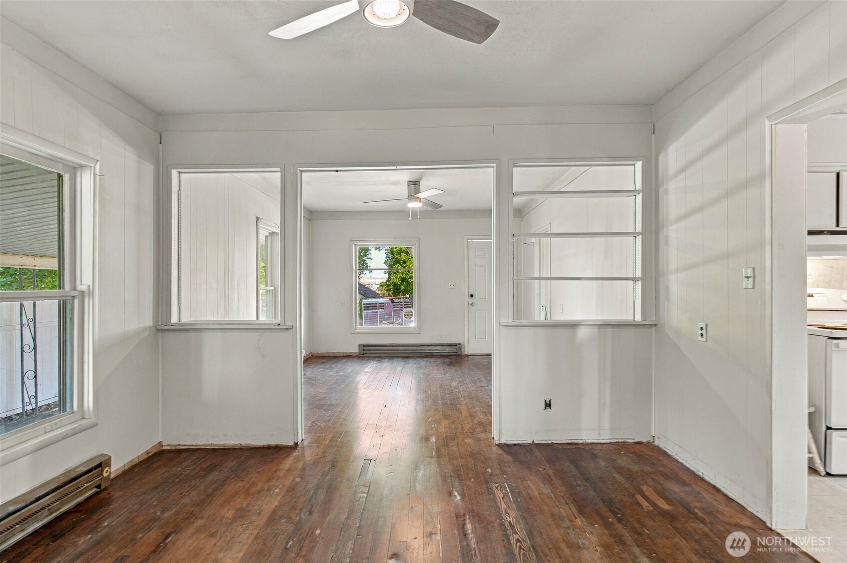 800 E Locust Property Photo 6
