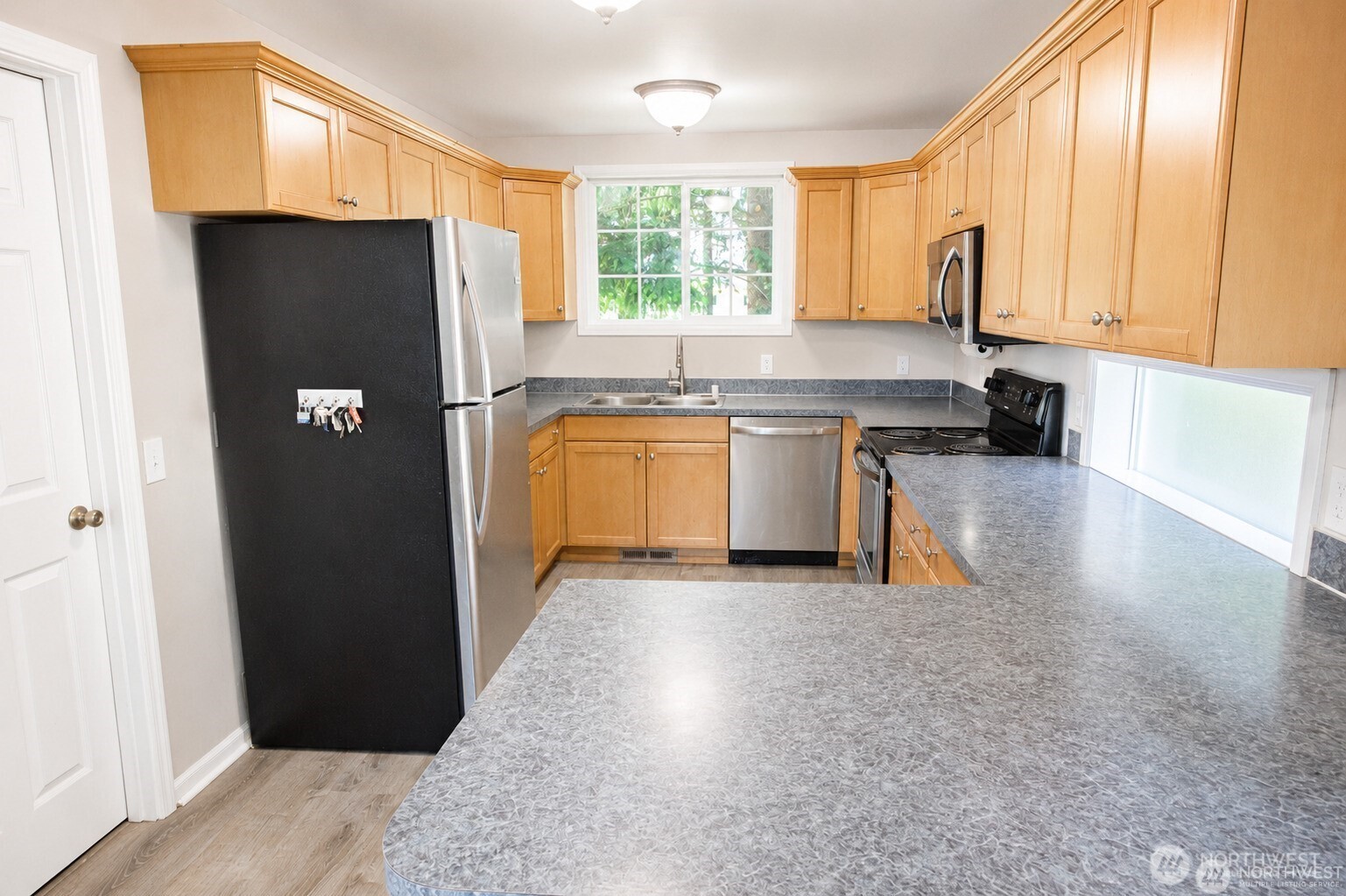 1580 Monroe Street Property Photo 10