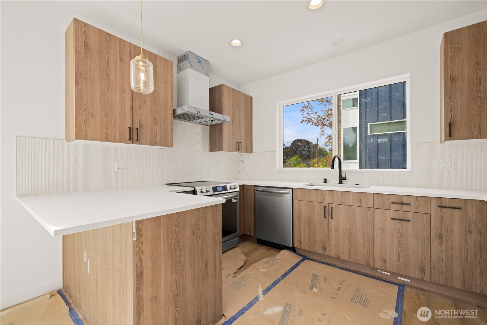 4701 C Wallingford Avenue Property Photo 4