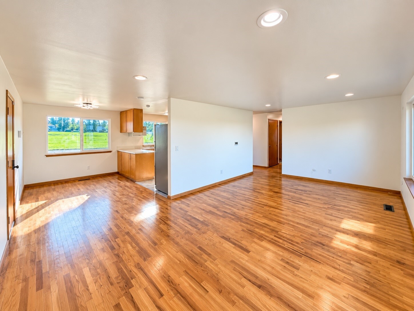 208 E Hillside Drive Property Photo 6