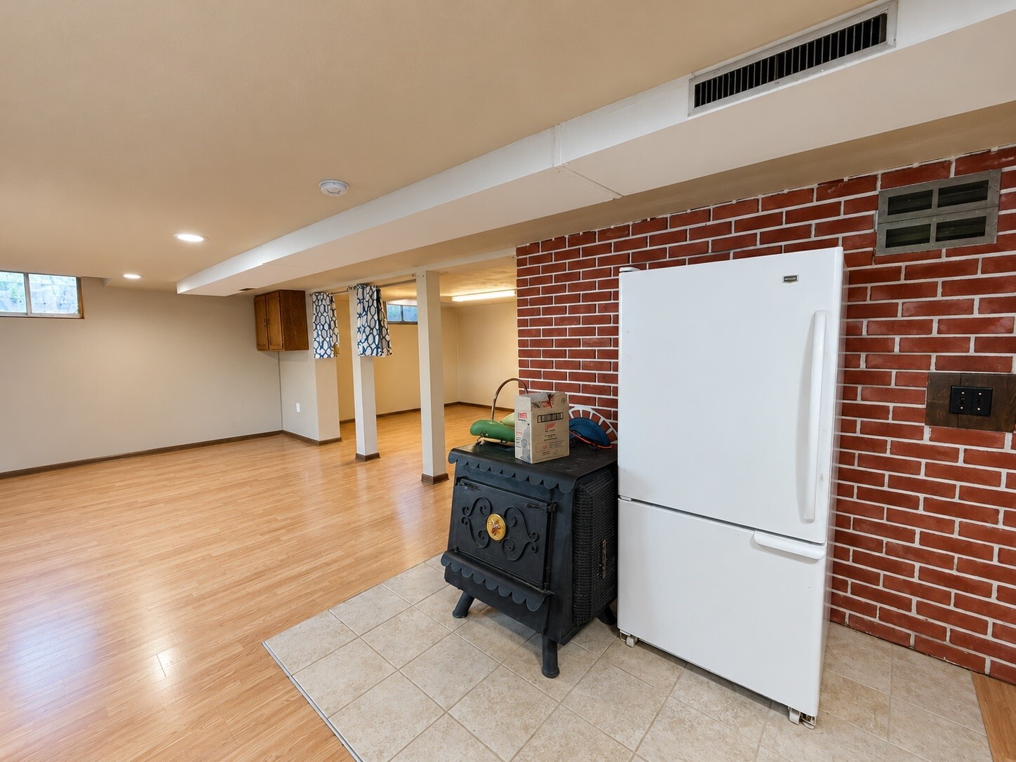 208 E Hillside Drive Property Photo 10