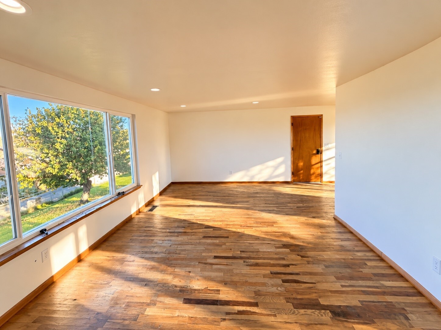 208 E Hillside Drive Property Photo 12