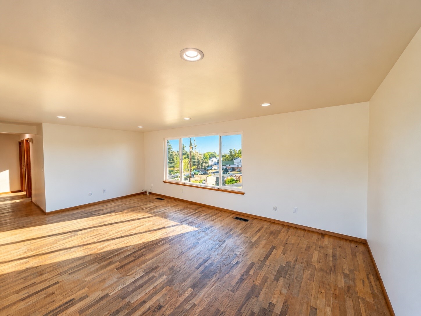 208 E Hillside Drive Property Photo 15