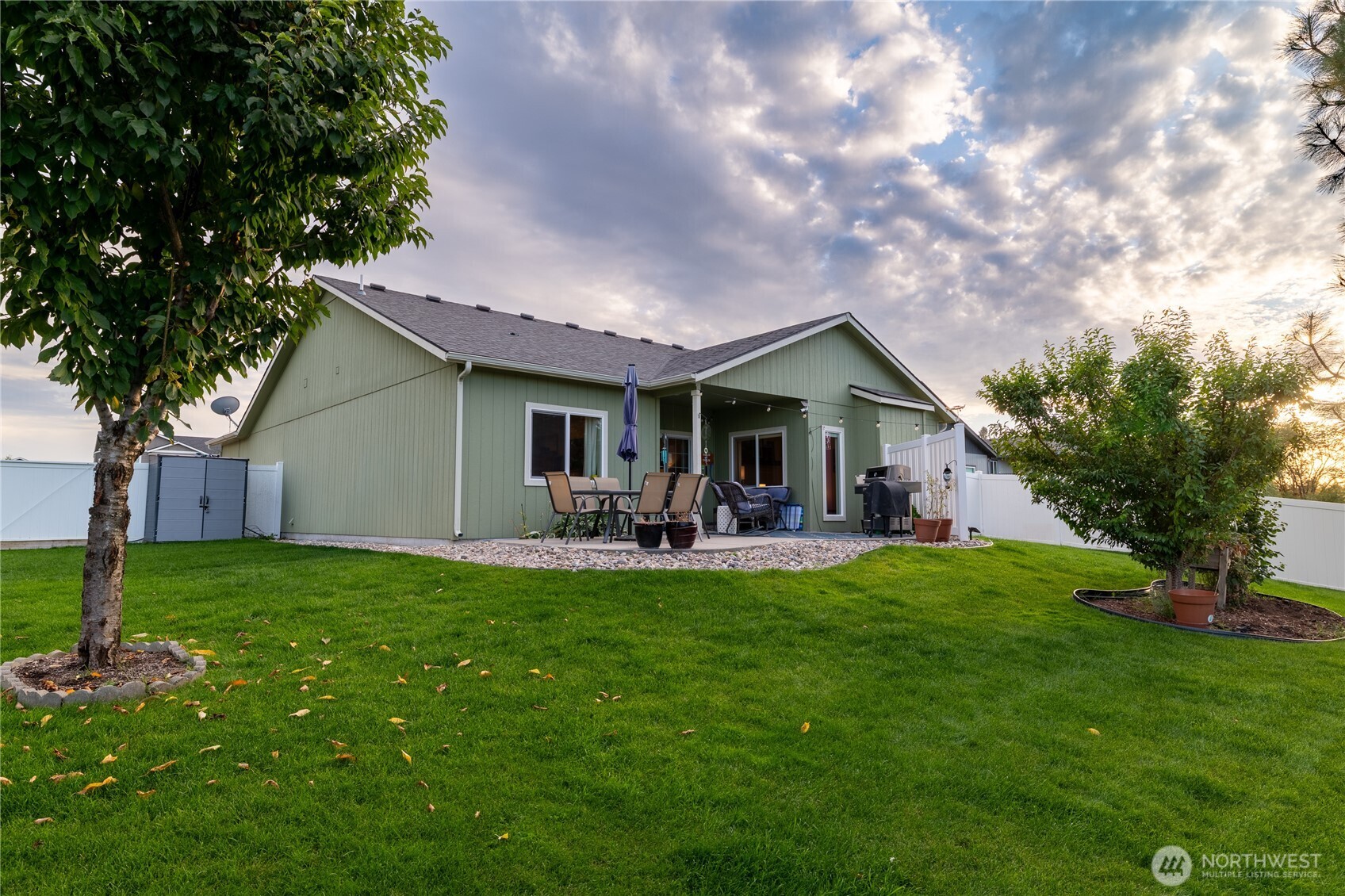 1513 E First Court Property Photo 5