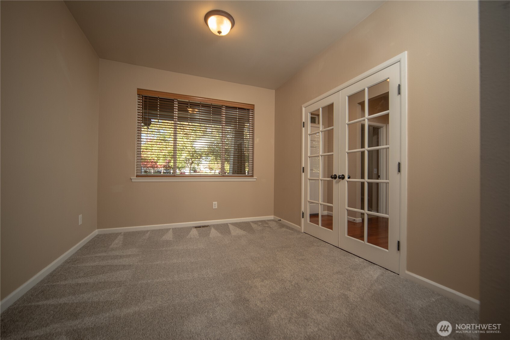 2510 Carriage Loop Property Photo 5