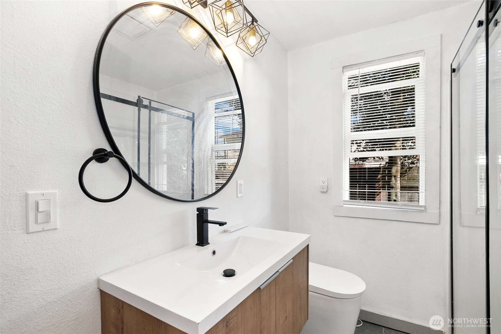 435 E 64th Street Property Photo 14