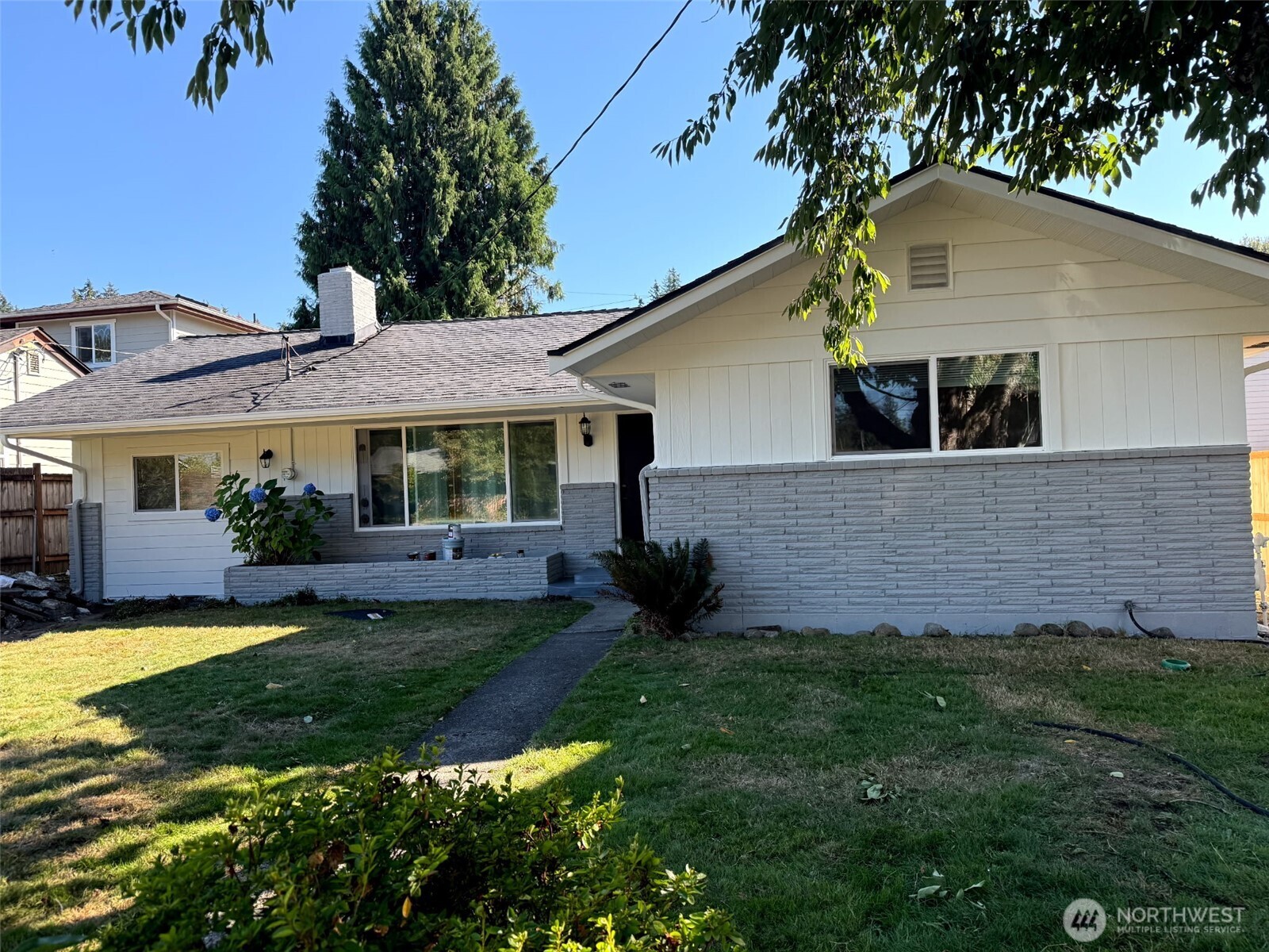 325 SE Andrews Street Property Photo 1