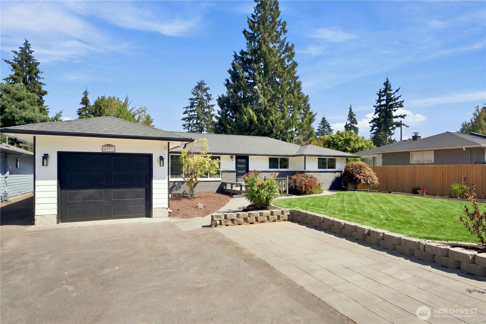 6821 190th Street Property Photo 2