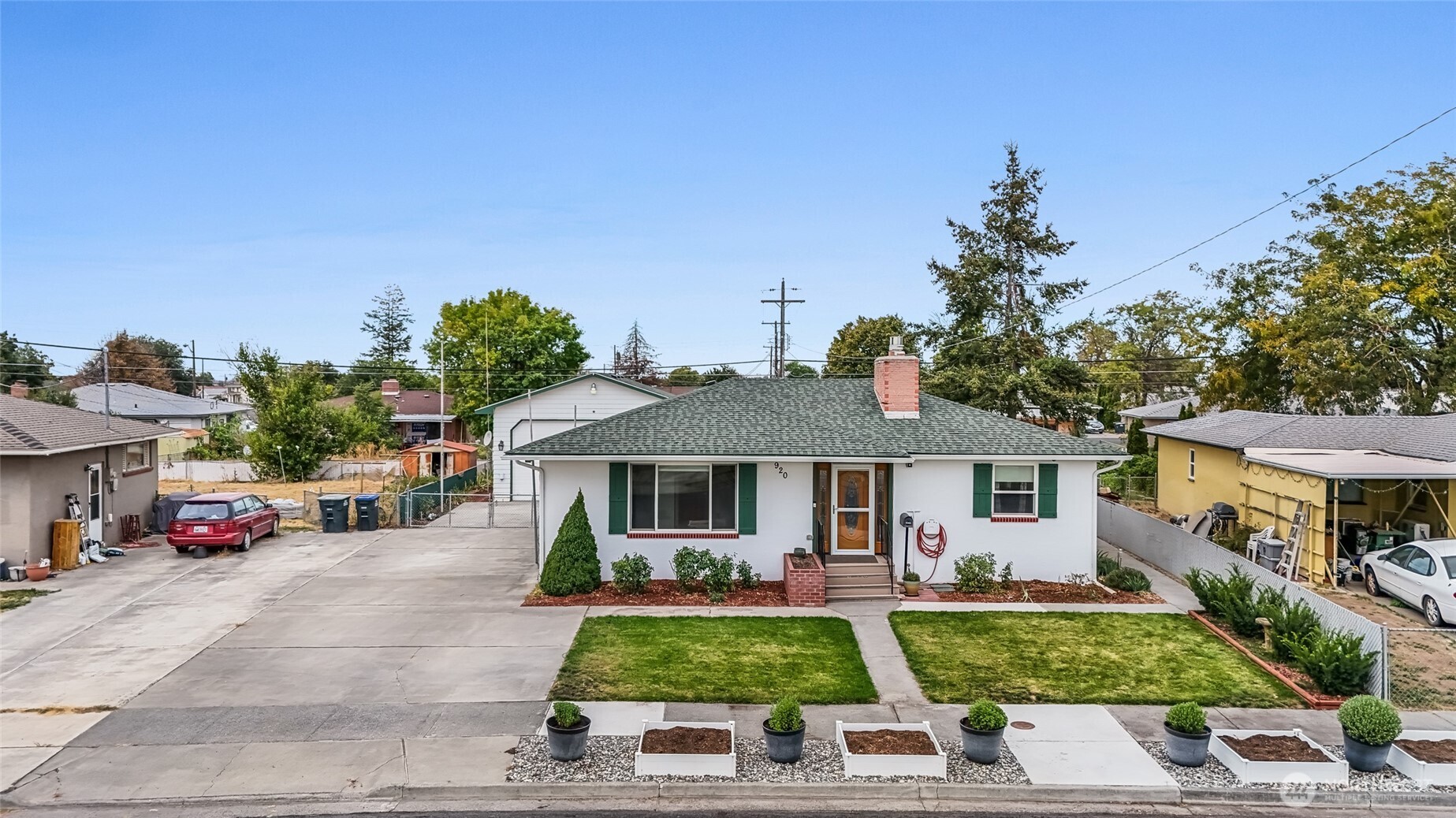 920 S Dahlia Drive Property Photo 1