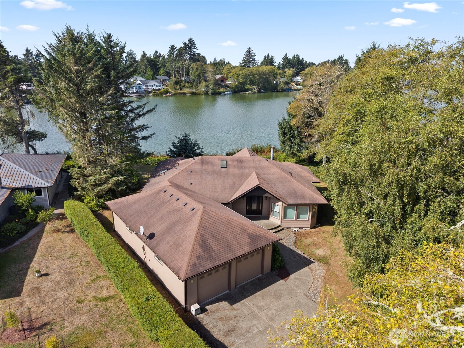 748 Kingfisher Court Property Photo 3