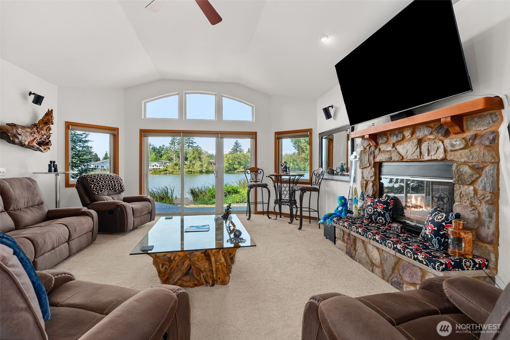 748 Kingfisher Court Property Photo 8