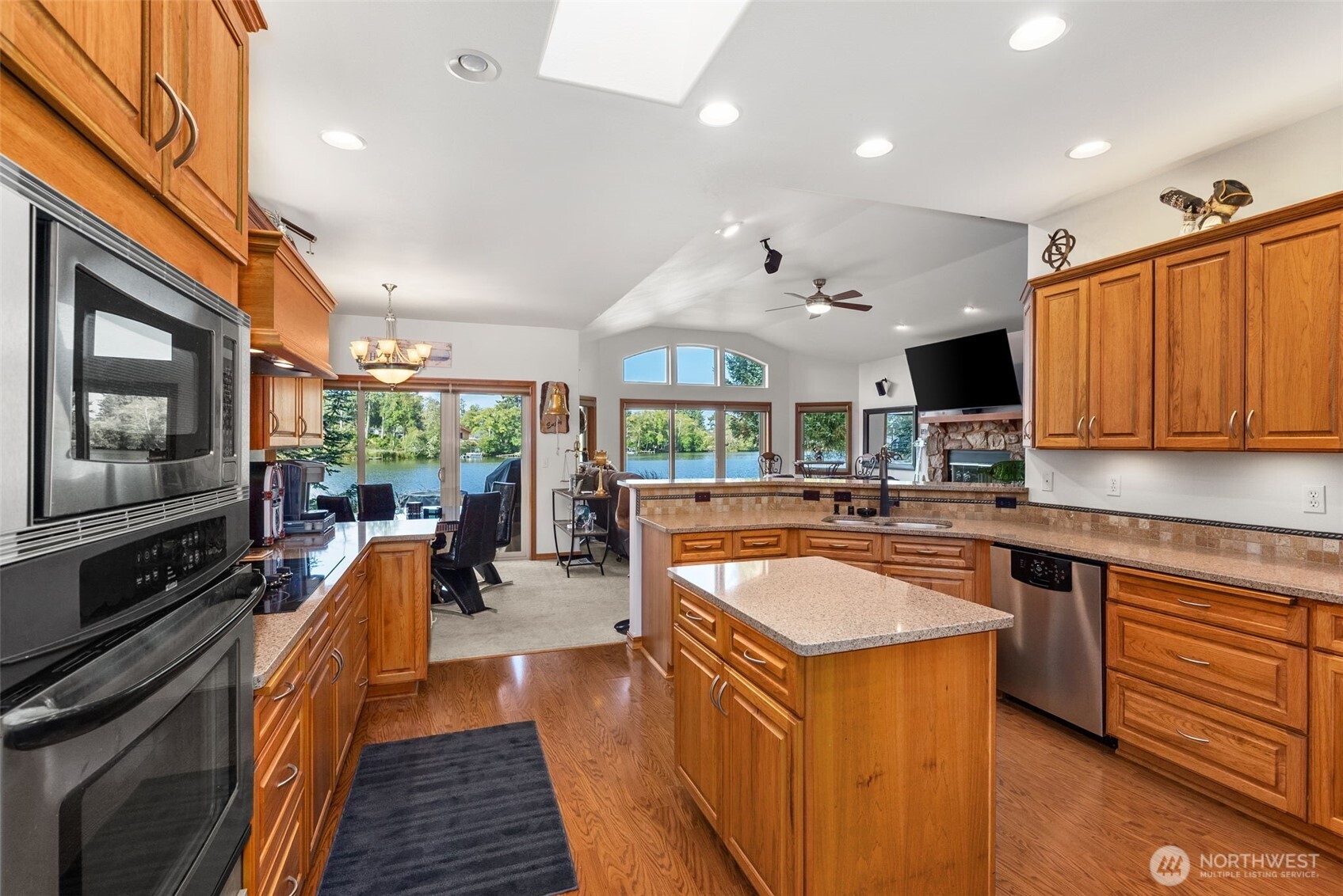 748 Kingfisher Court Property Photo 14