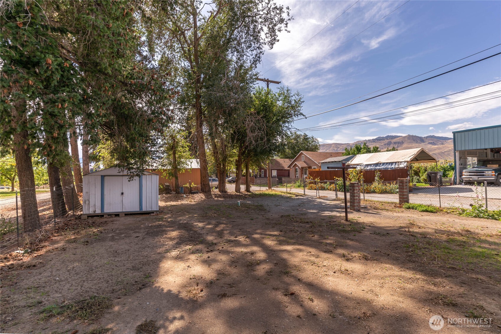 327 Easy Street Property Photo 5
