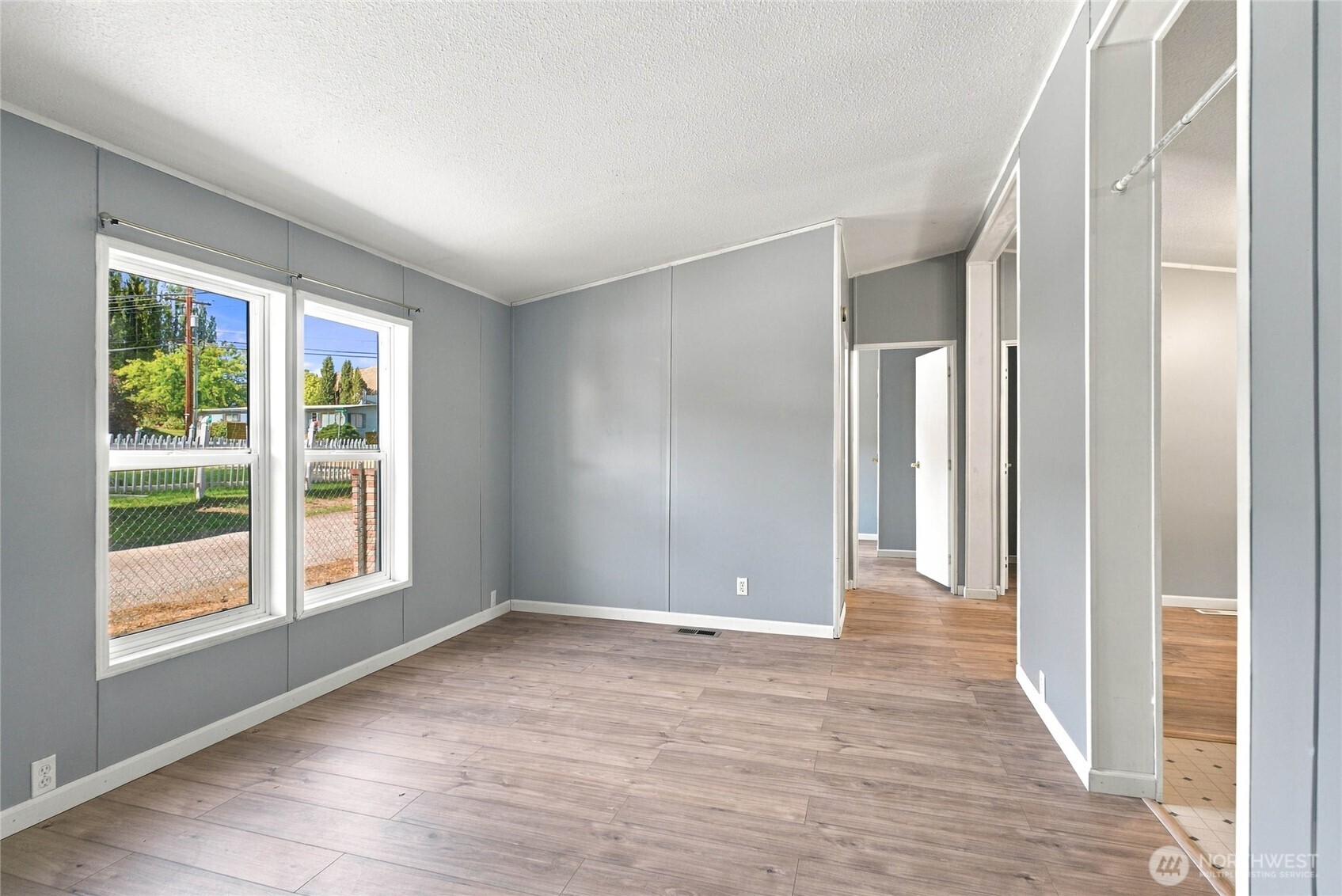 327 Easy Street Property Photo 6