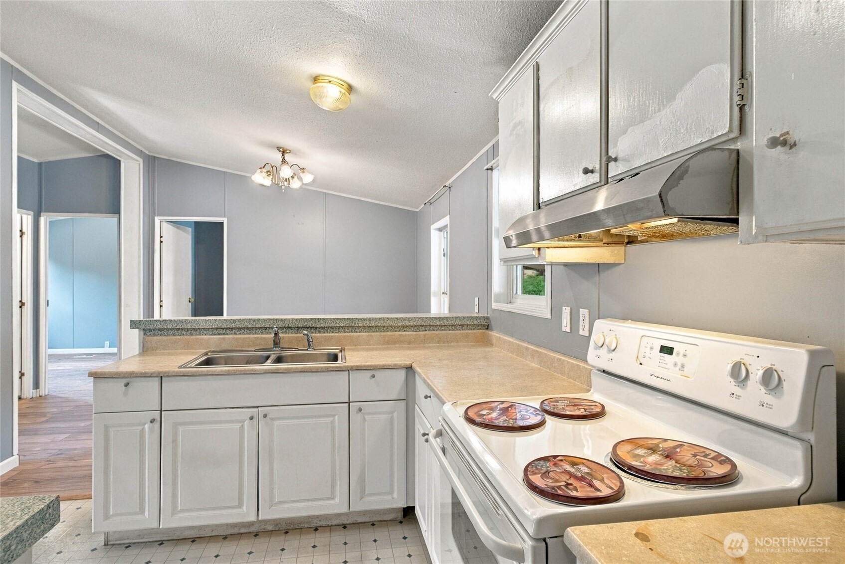 327 Easy Street Property Photo 9