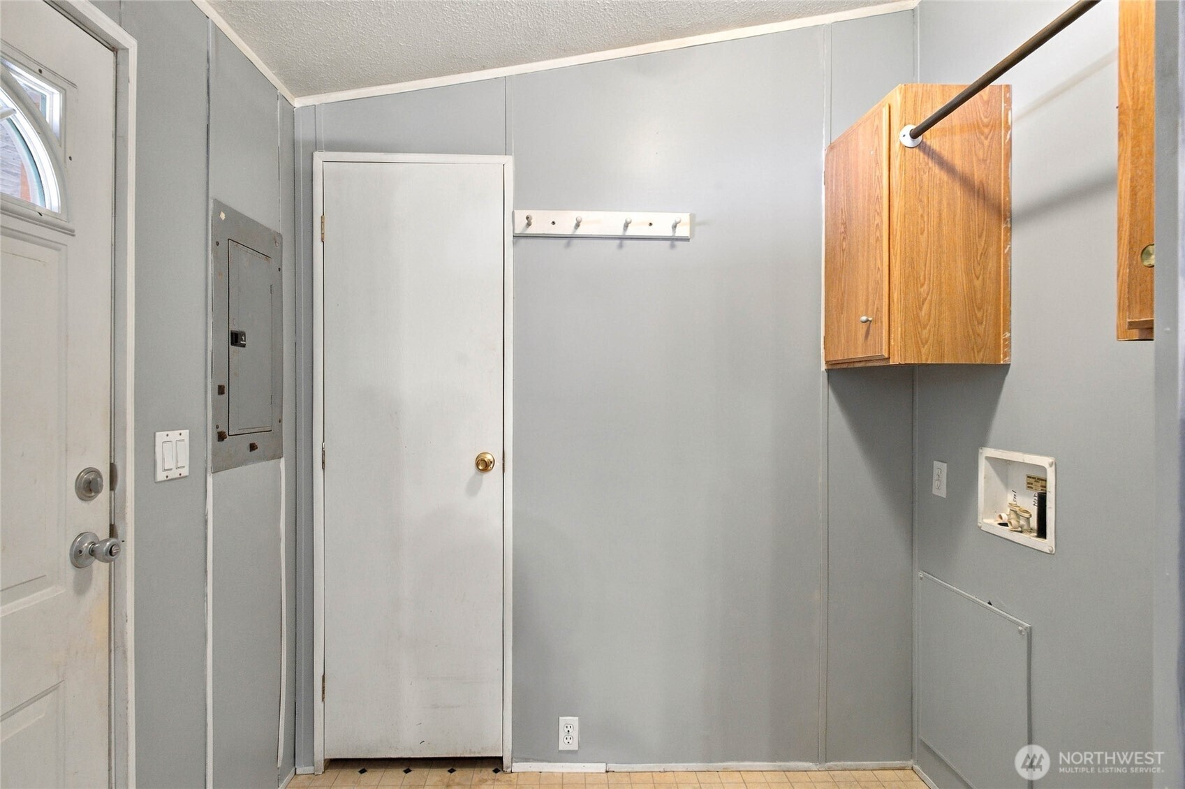 327 Easy Street Property Photo 13