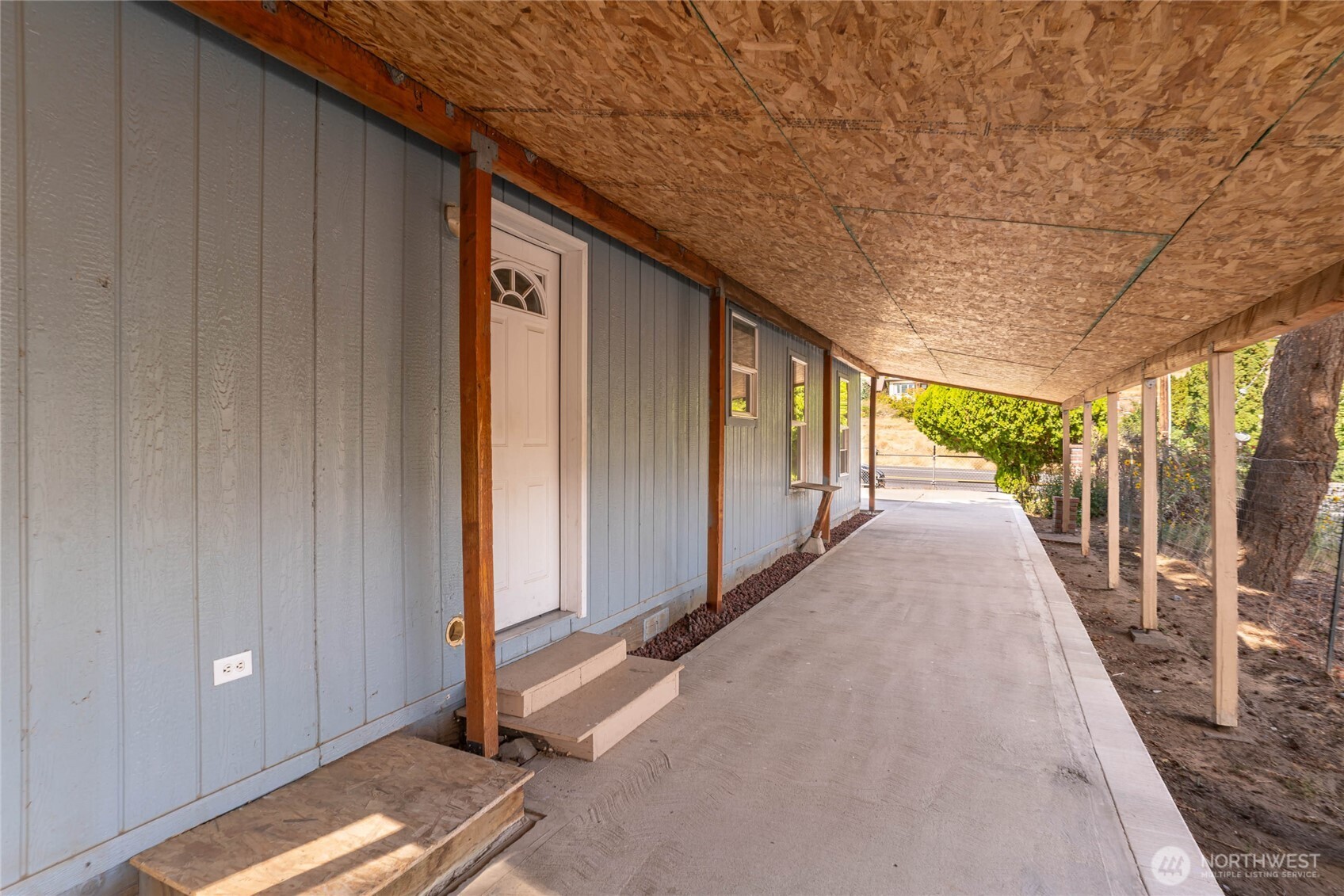 327 Easy Street Property Photo 14
