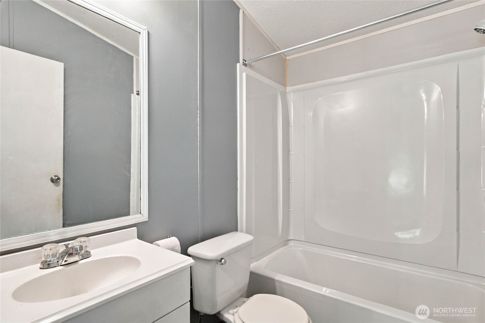 327 Easy Street Property Photo 18