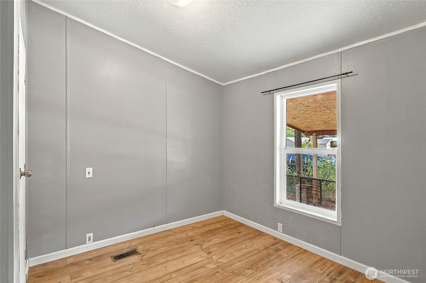 327 Easy Street Property Photo 19
