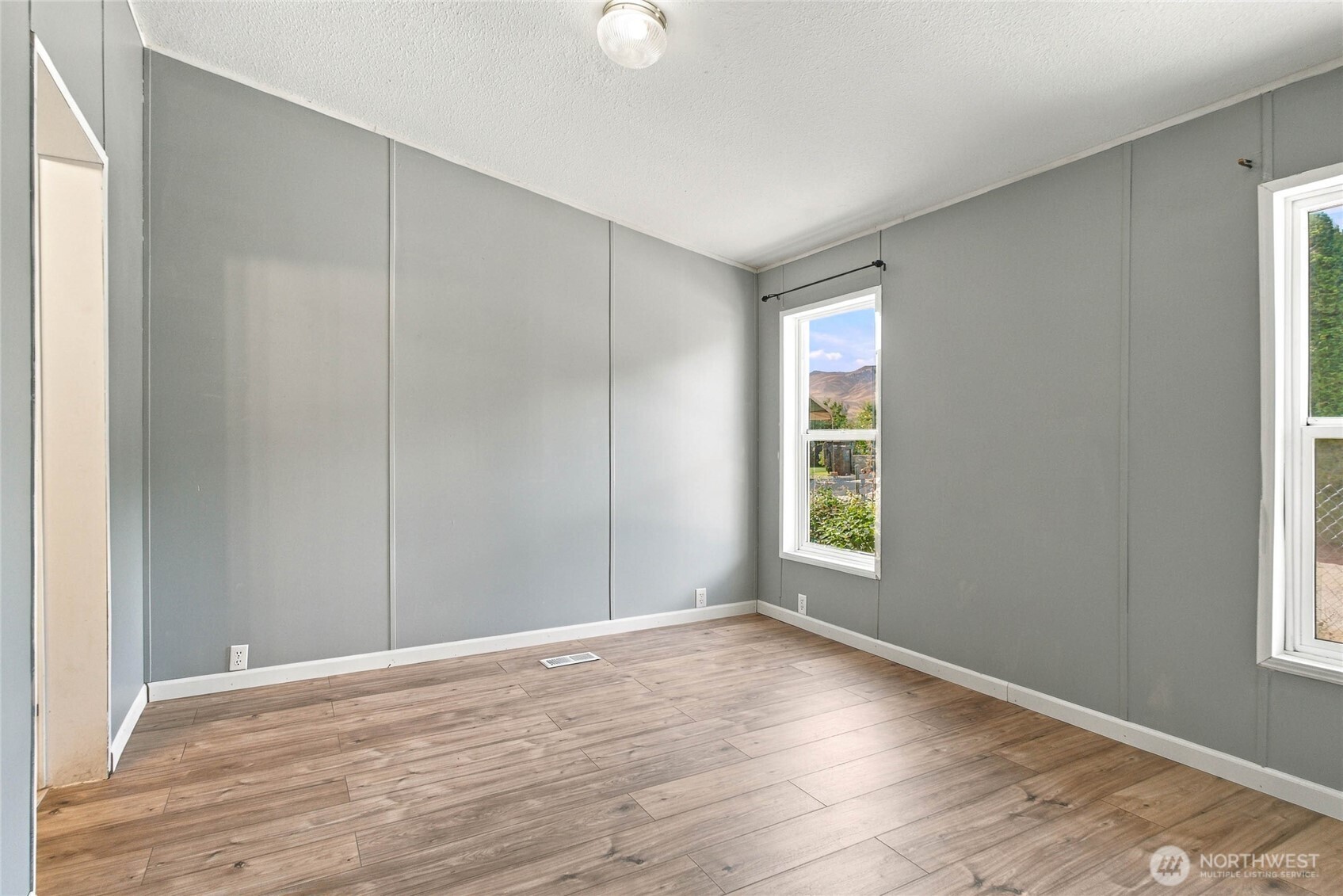 327 Easy Street Property Photo 21