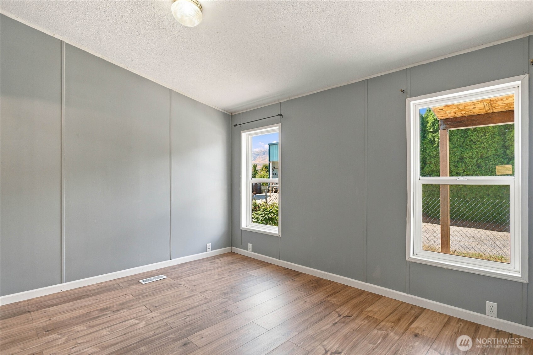 327 Easy Street Property Photo 22