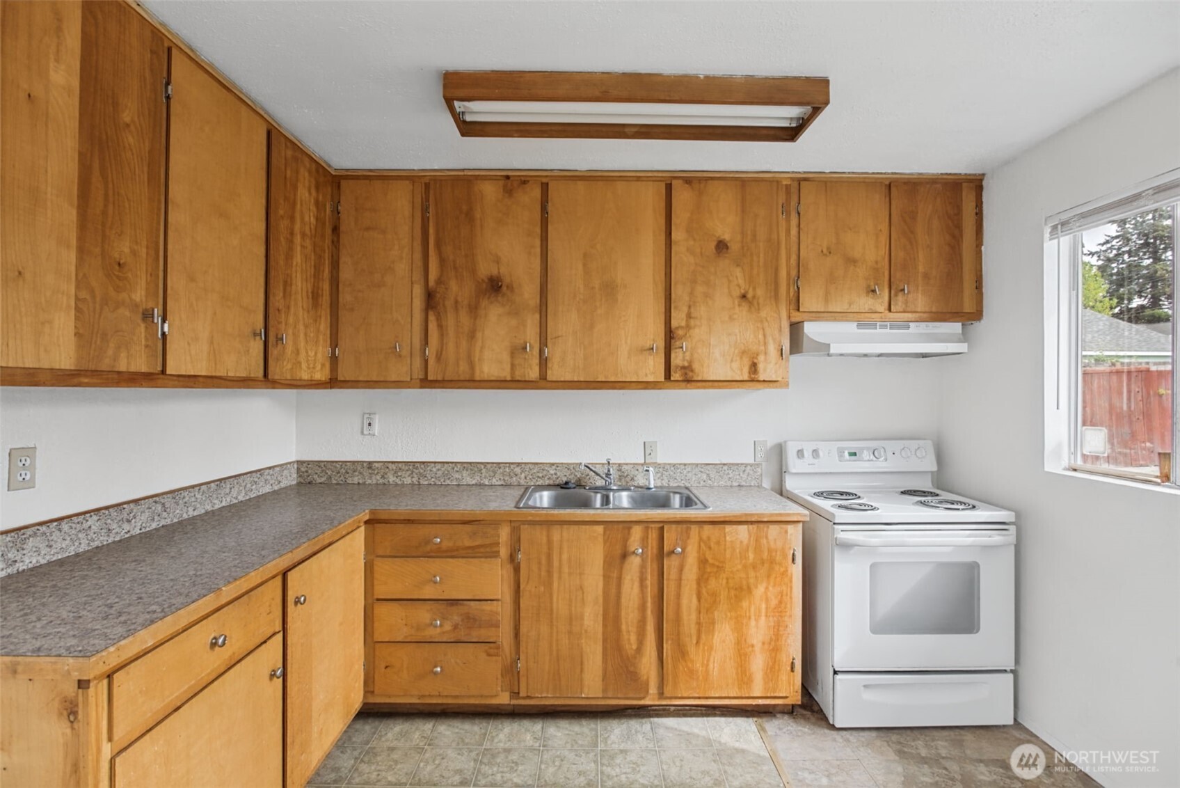 2210 E Harrison Street Property Photo 5