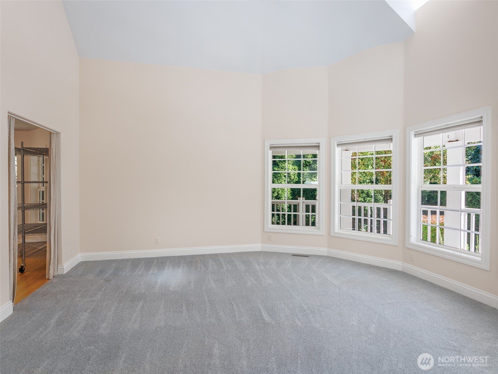 5209 Vine Court Property Photo 4
