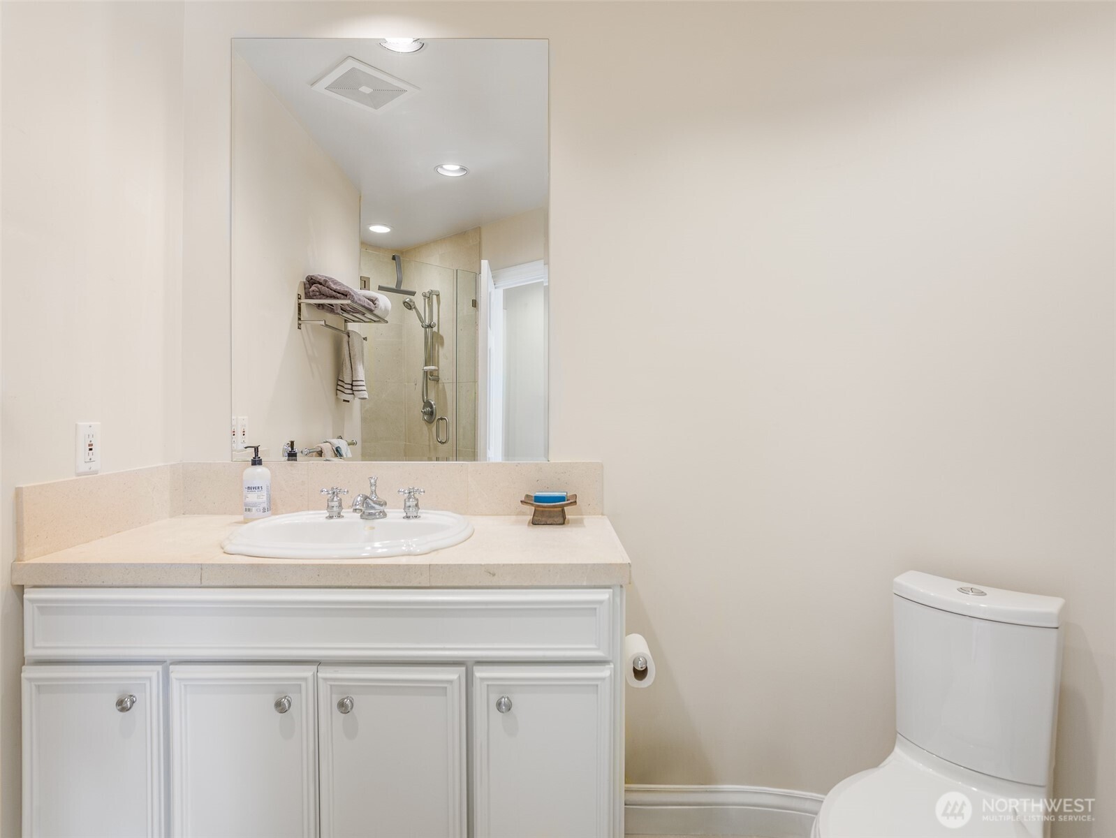 5209 Vine Court Property Photo 8