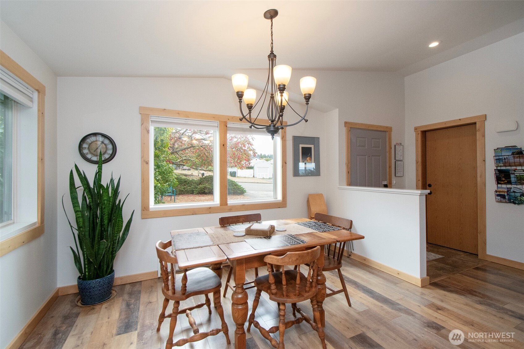 1111 E 6th Street Property Photo 11
