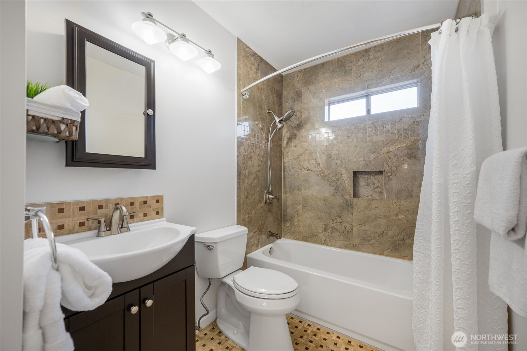 8007 Wallingford Avenue Property Photo 10