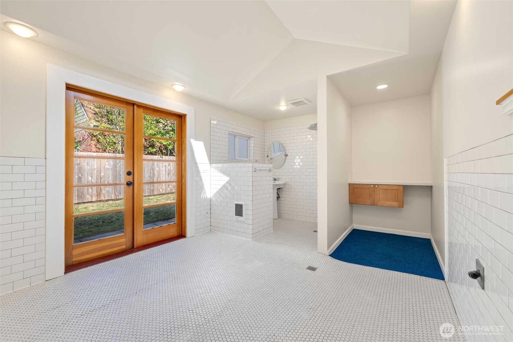 8007 Wallingford Avenue Property Photo 21