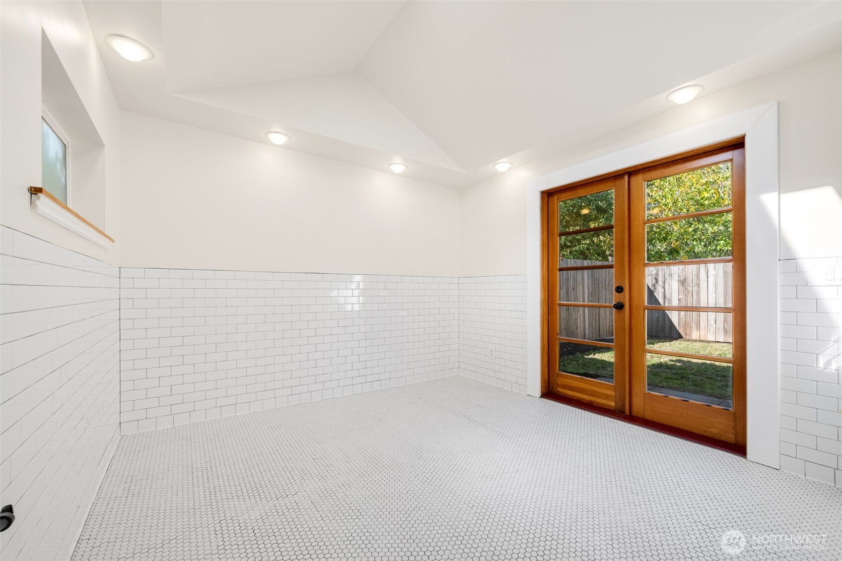 8007 Wallingford Avenue Property Photo 22