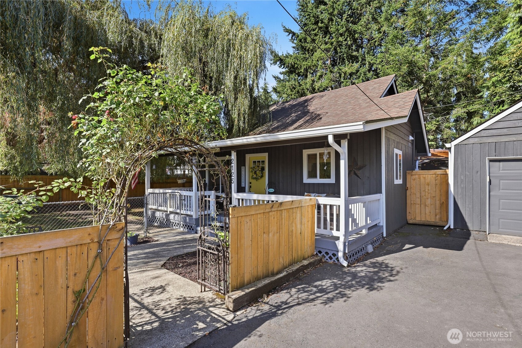 2125 48th Avenue Property Photo 3