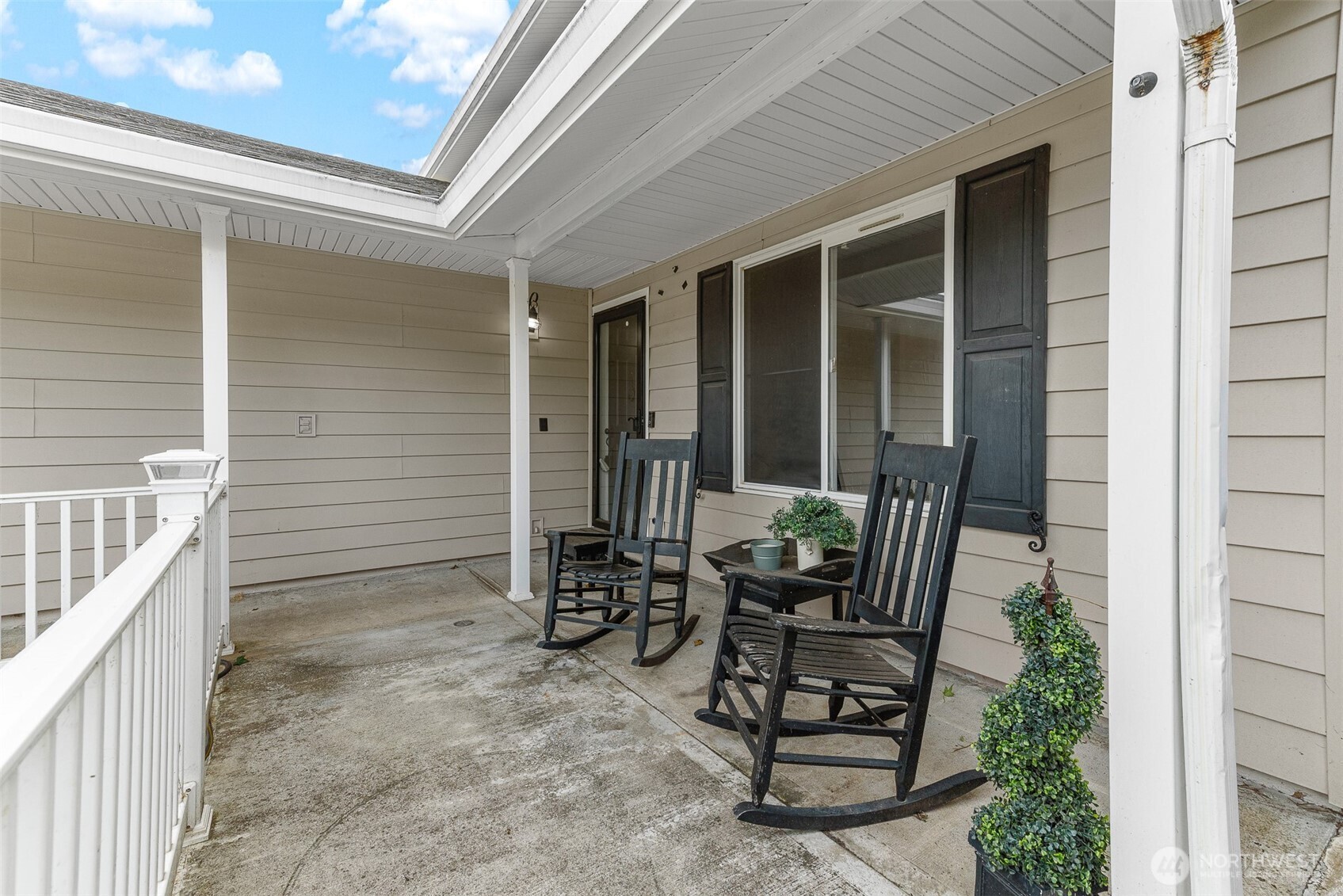 15813 Ne 3rd Street Property Photo 2