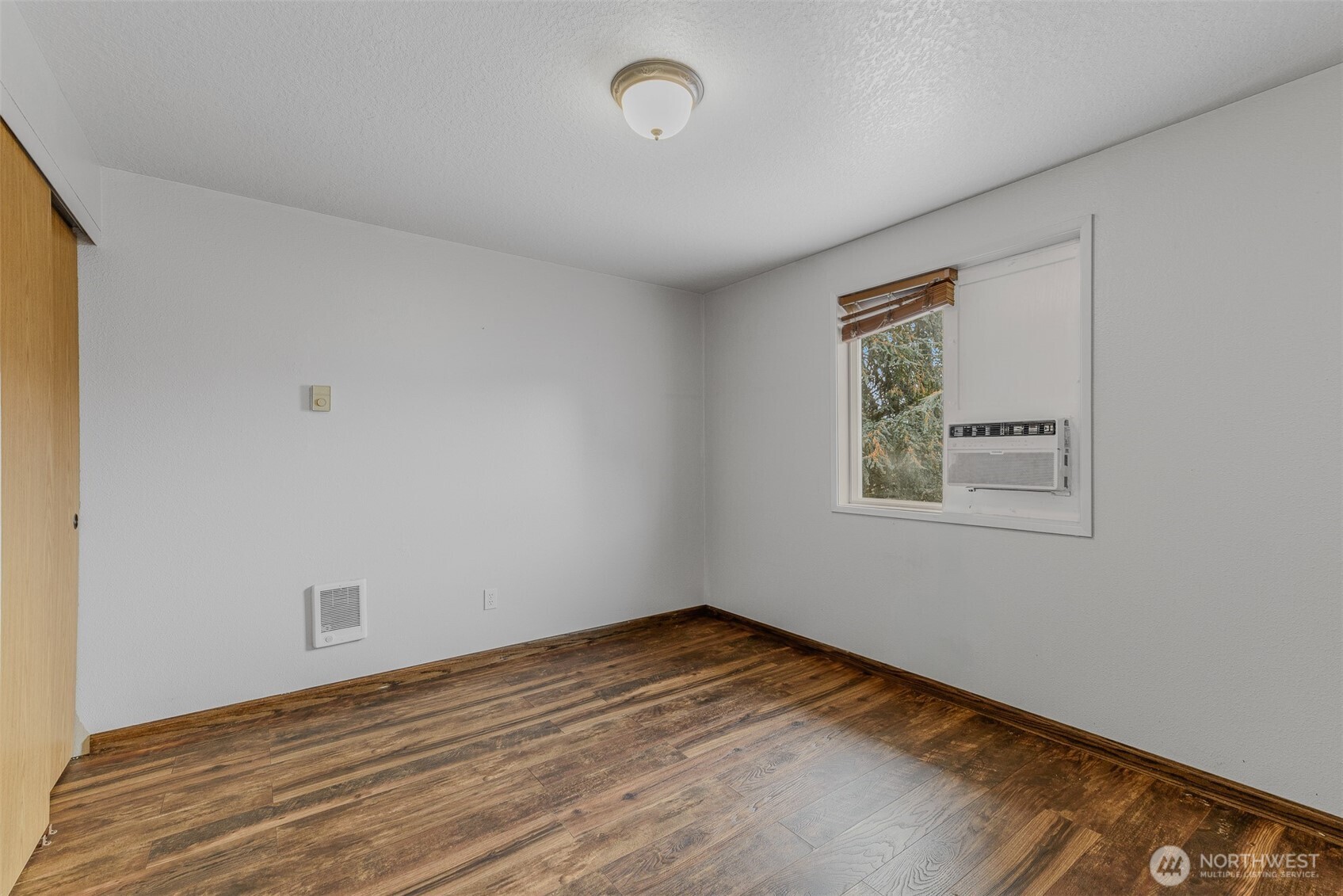 15813 Ne 3rd Street Property Photo 13