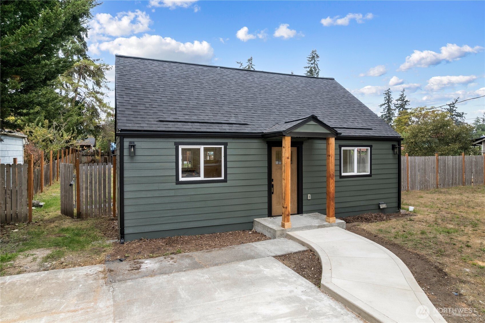 10228 Alaska Street Property Photo 2