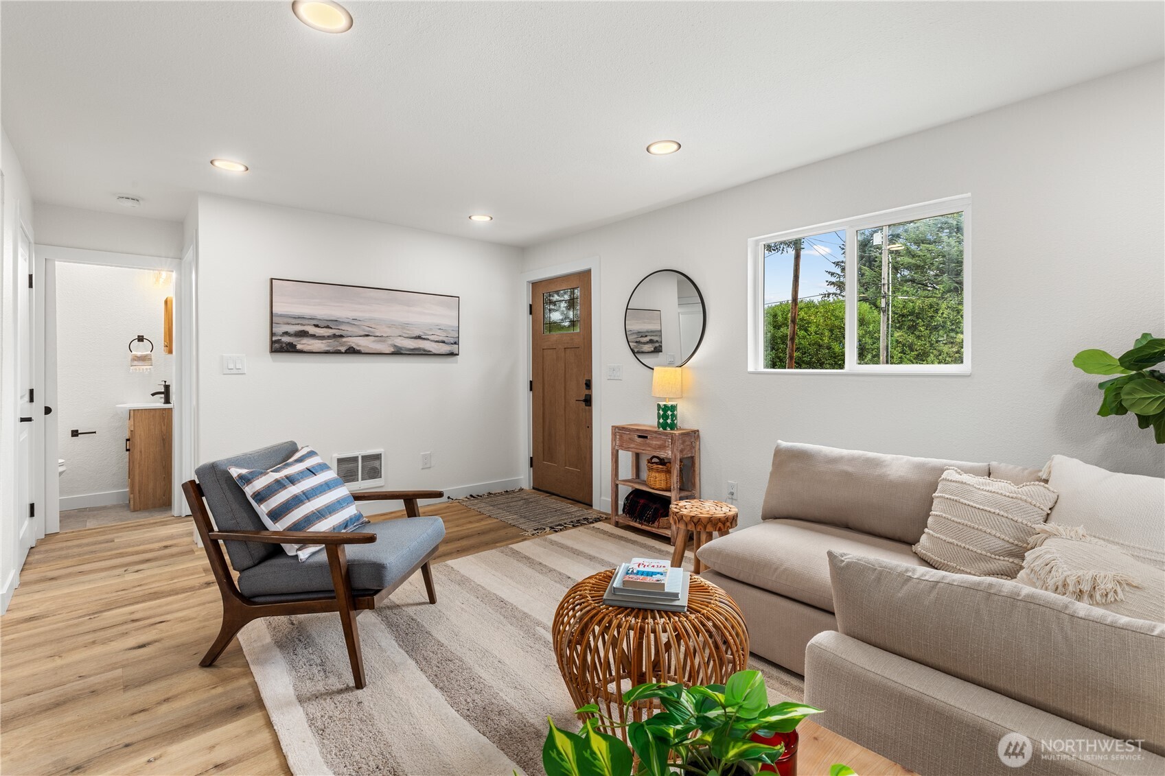 10228 Alaska Street Property Photo 8