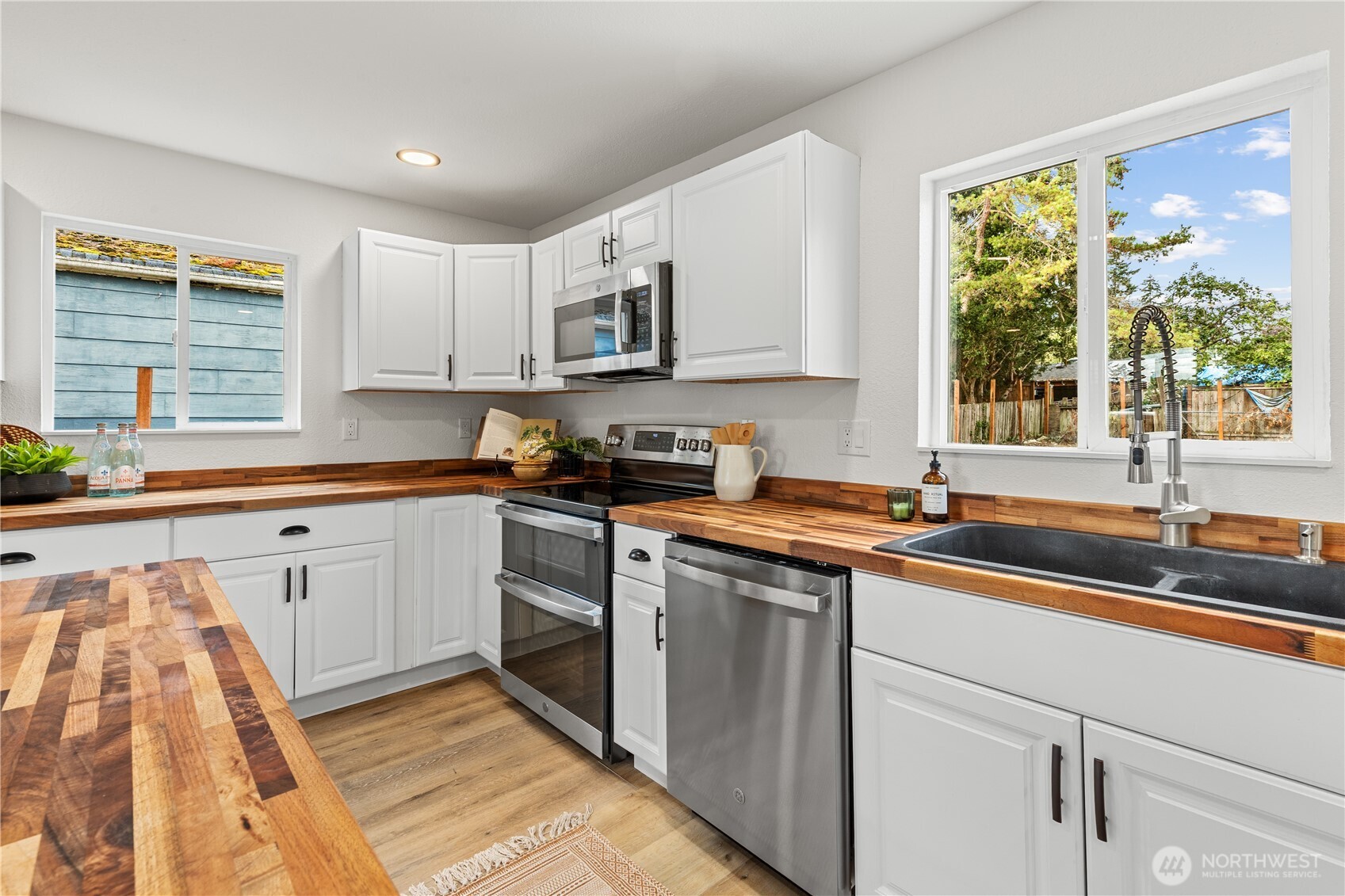 10228 Alaska Street Property Photo 12