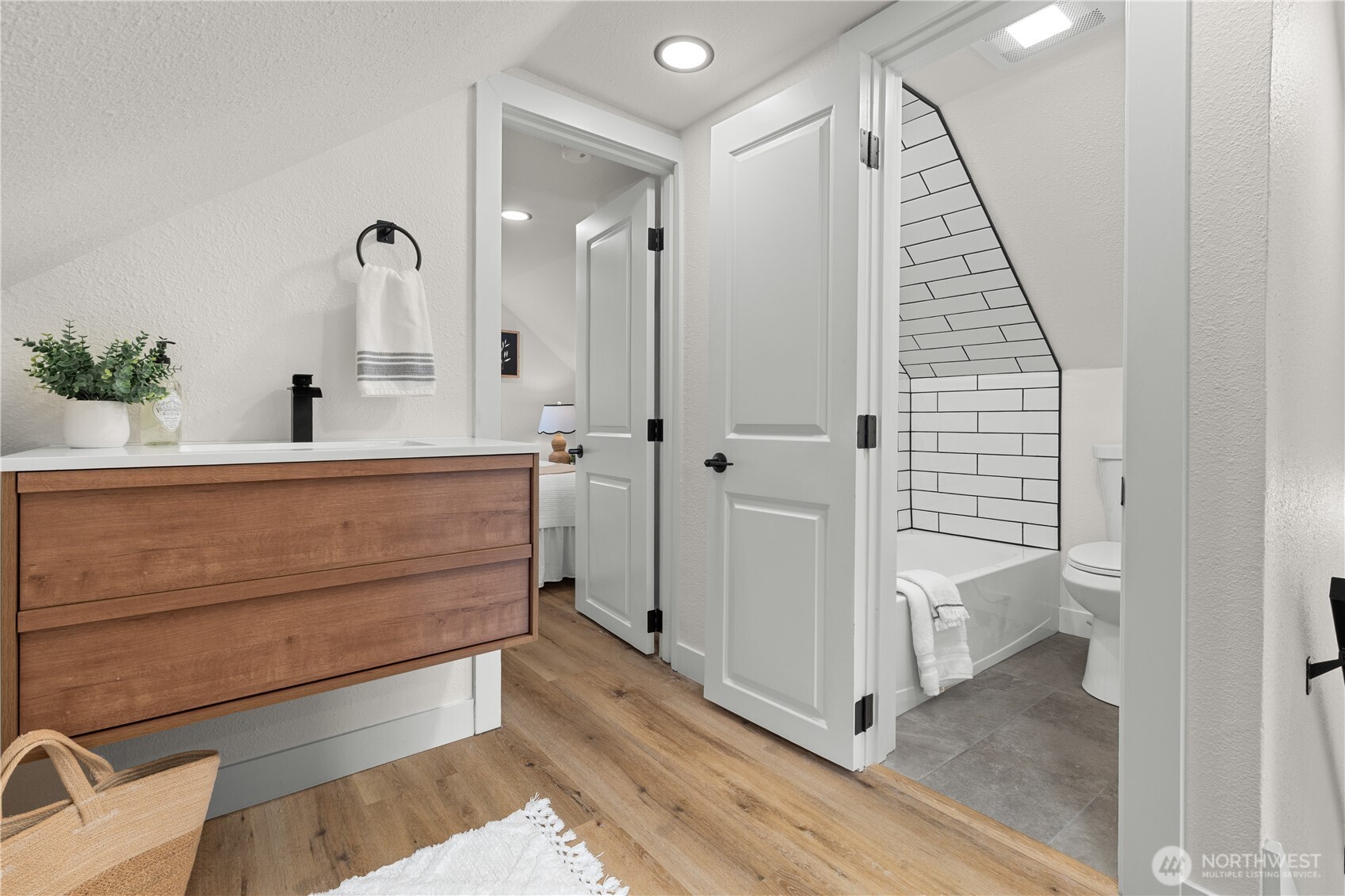 10228 Alaska Street Property Photo 24