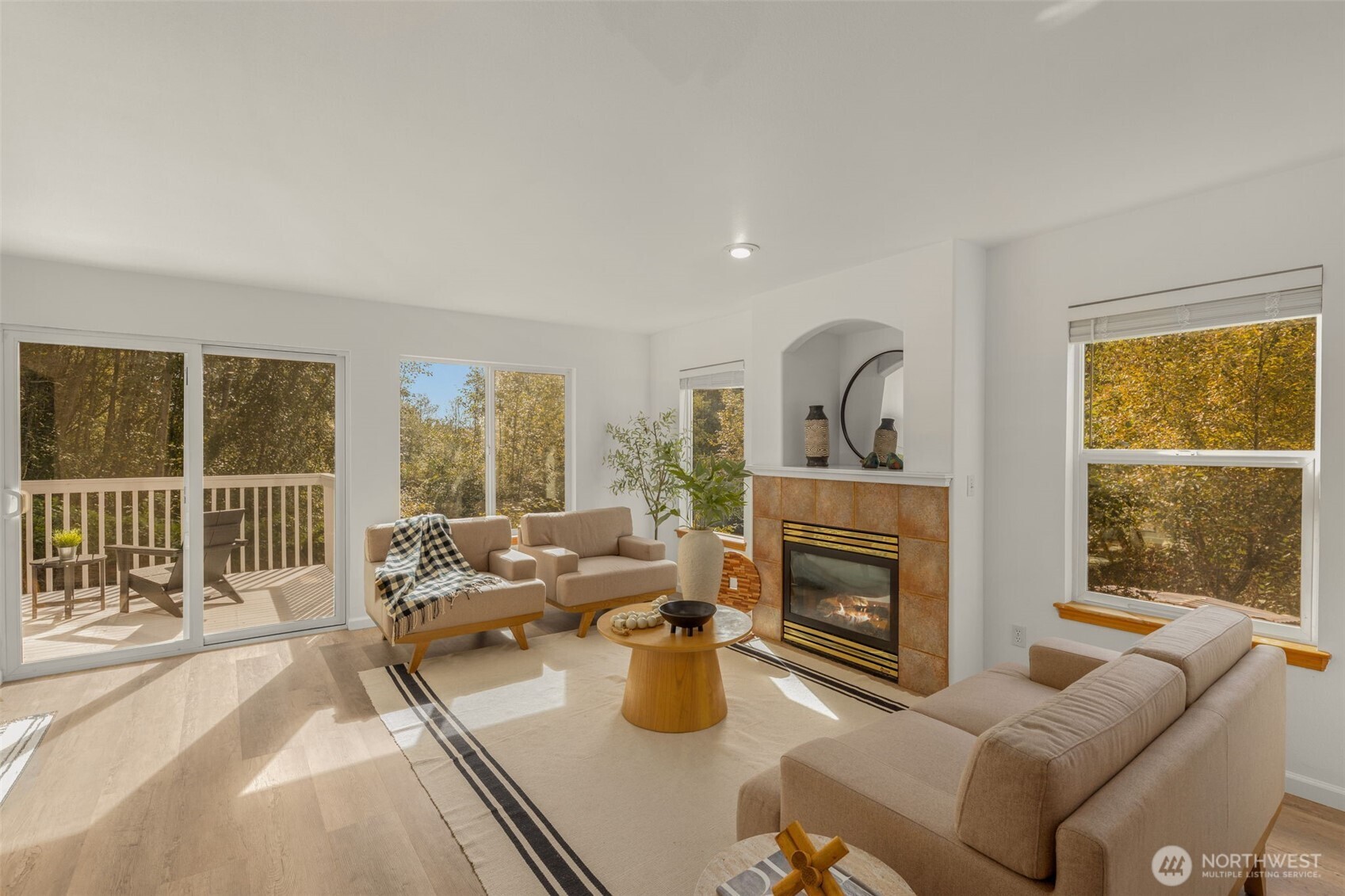 17028 4th Avenue Property Photo 3