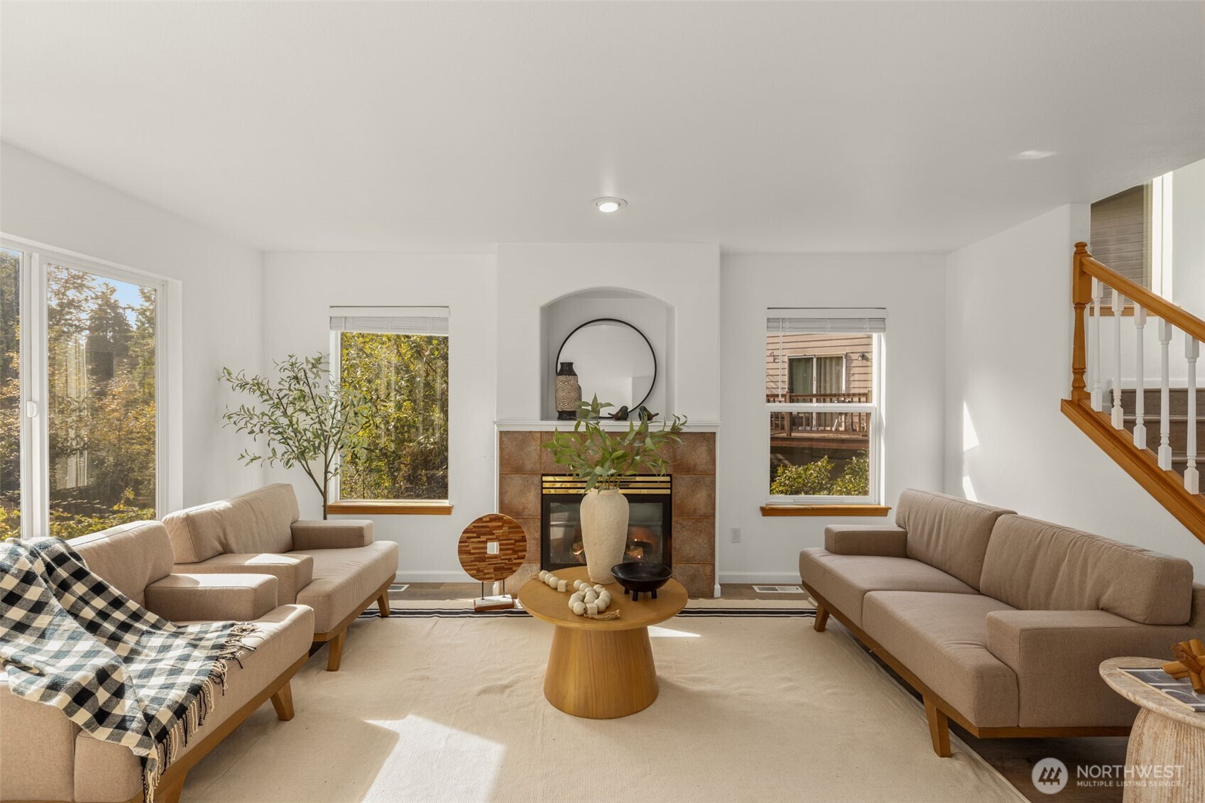 17028 4th Avenue Property Photo 4
