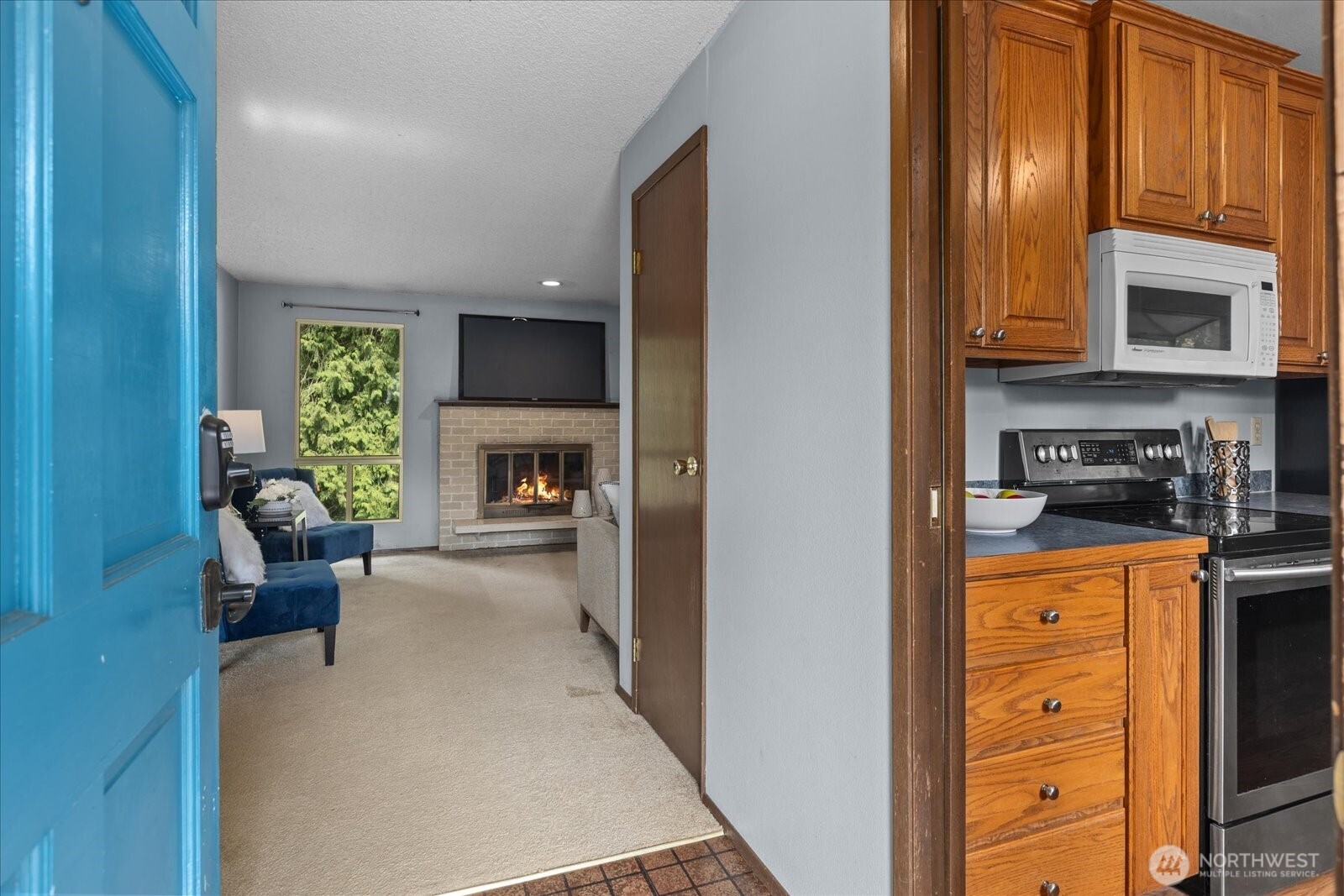 9917 38th Place Property Photo 3