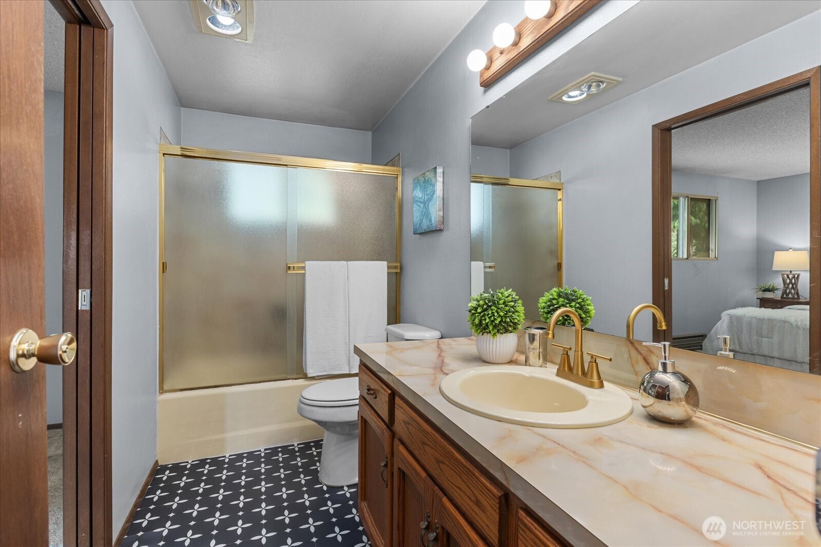 9917 38th Place Property Photo 14