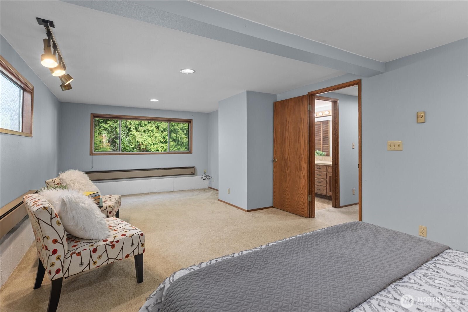 9917 38th Place Property Photo 29