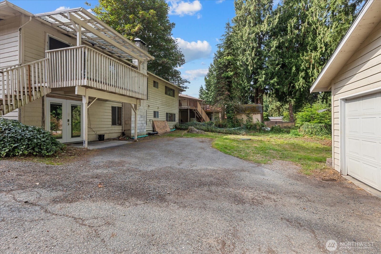 9917 38th Place Property Photo 32