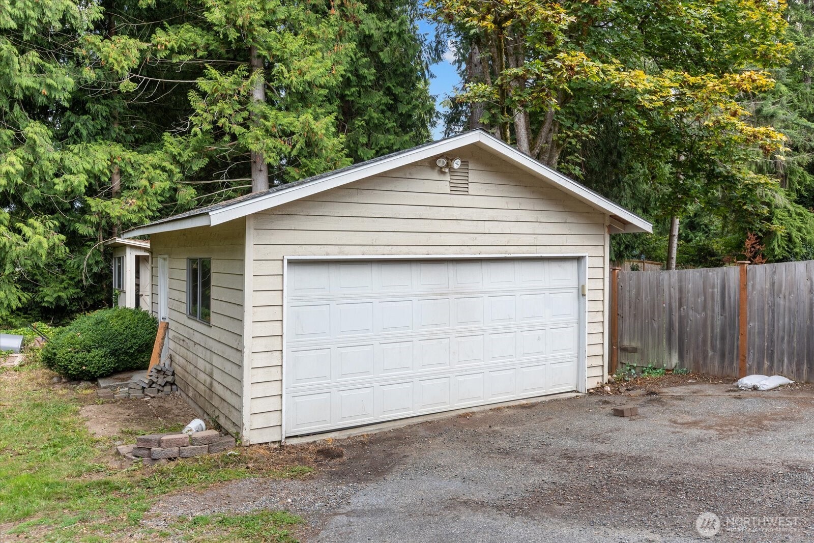9917 38th Place Property Photo 34